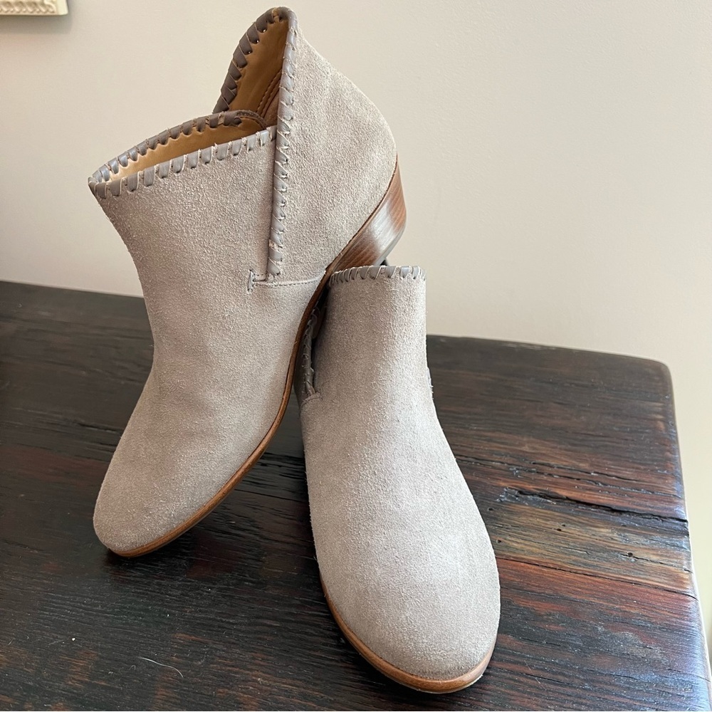 NEW Jack Rogers Gray Suede Genuine Leather Short Ankle Boots Size 8 never worn